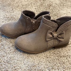Girls boots